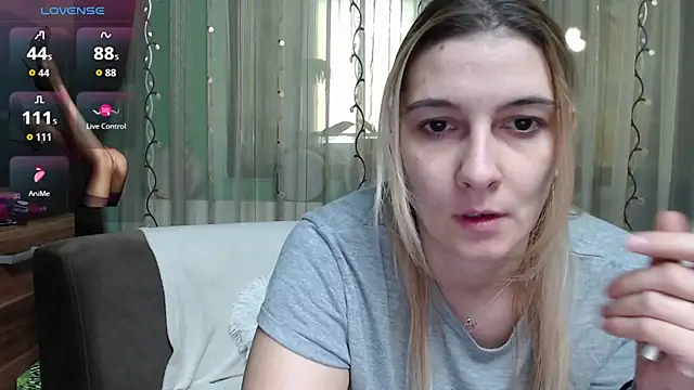 Snapshot of lovingfeetheels chatting on 10-14-25, 07:53 lovingfeetheels online show from 10-14-25, 07:53