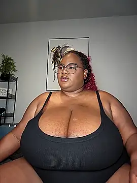 SexyHugeblackTitties online show from 12-16-25, 03:00