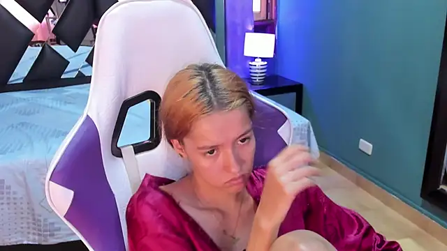 Linda4Petite online show from 01-26-25, 04:41