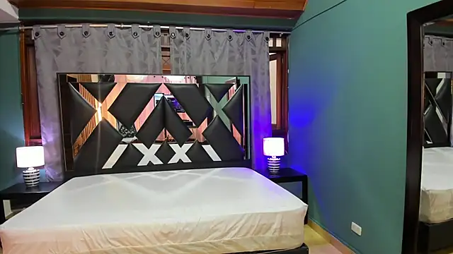 Snapshot of Linda4Petite chatting on 02-02-25, 01:08 Linda4Petite online show from 02-02-25, 01:08