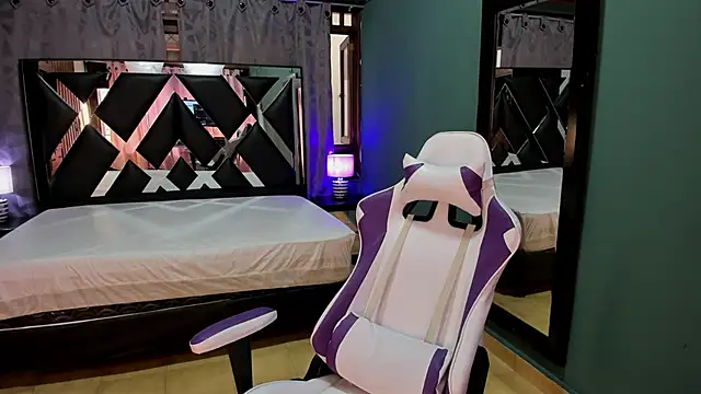 Snapshot of Linda4Petite chatting on 03-02-25, 01:16 Linda4Petite online show from 03-02-25, 01:16