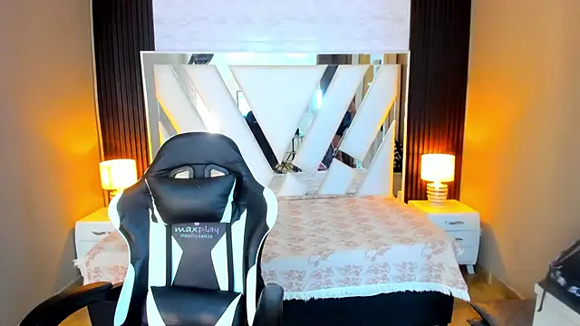 Linda4Petite online show from 10-20-25, 06:19