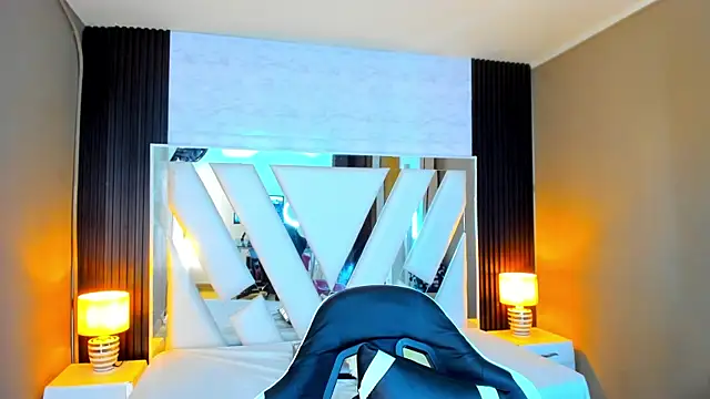 Snapshot of Linda4Petite chatting on 11-03-25, 06:20 Linda4Petite online show from 11-03-25, 06:20