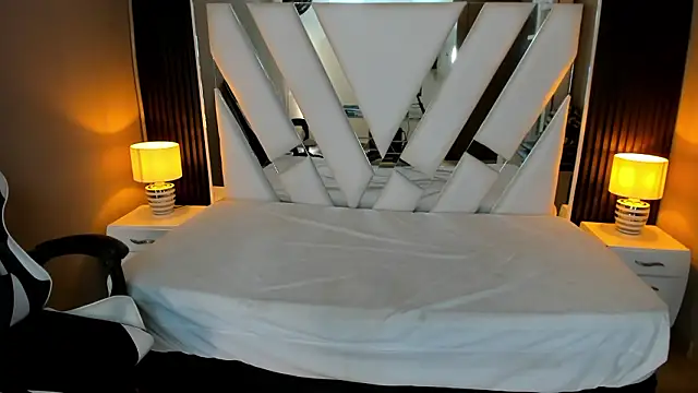 Linda4Petite online show from 02-16-26, 06:04