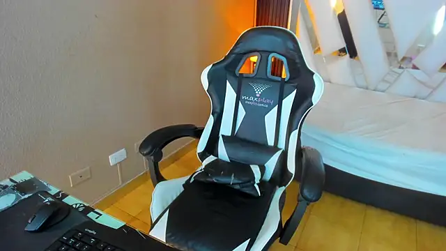 Linda4Petite online show from 04-08-26, 06:19