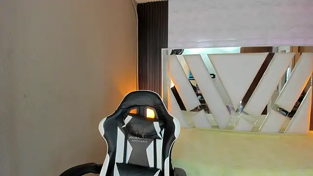 Linda4Petite online show from 04-13-26, 06:24