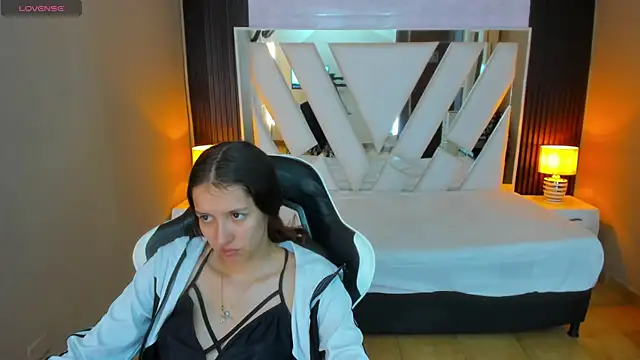 Linda4Petite online show from 04-17-26, 06:00