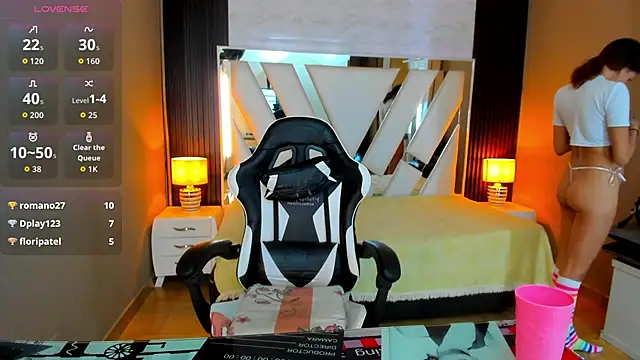 Linda4Petite online show from 04-22-26, 06:42