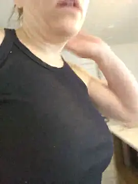 Snapshot of Ellie-L-Elizabeth chatting on 07-05-26, 02:57 Ellie-L-Elizabeth online show from 07-05-26, 02:57