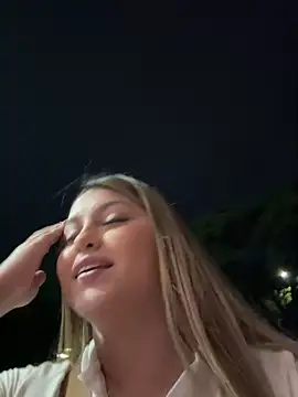 lunablossom  online show from 03-17-25, 12:30