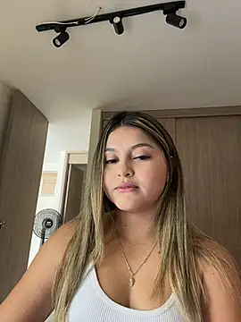 lunablossom  online show from 02-28-26, 06:20