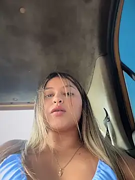 lunablossom  online show from 03-28-26, 09:25