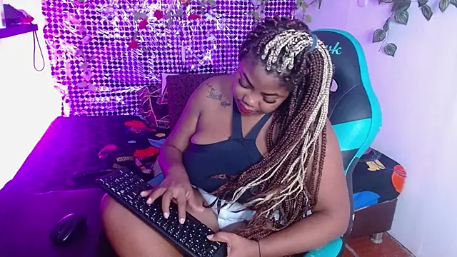 Snapshot of niawk_ chatting on 11-25-25, 04:40 niawk online show from 11-25-25, 04:40