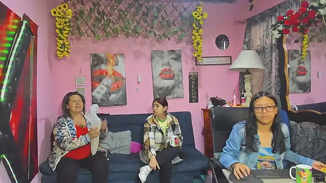 lesbiancuple online show from 04-15-26, 12:12