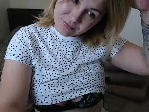 Snapshot of leeilawow chatting on 05-26-26, 06:20 leeilawow online show from 05-26-26, 06:20