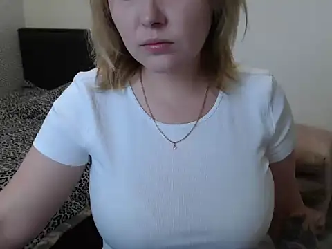 Snapshot of leeilawow chatting on 05-27-26, 06:43 leeilawow online show from 05-27-26, 06:43