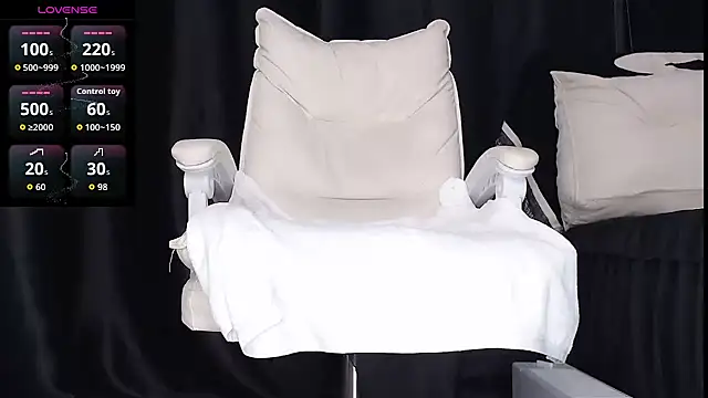 Snapshot of qianqian_ chatting on 11-25-25, 09:53 qianqian online show from 11-25-25, 09:53