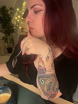 LunaMoongirl online show from 11-29-25, 05:21