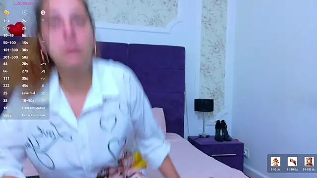 Snapshot of KarinaNoir chatting on 07-09-26, 03:54 KarinaNoir online show from 07-09-26, 03:54