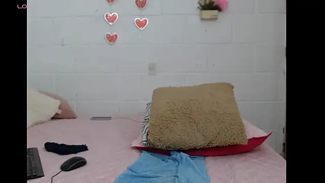 Snapshot of Dulce_Anita chatting on 11-19-25, 07:30 Dulce Anita online show from 11-19-25, 07:30