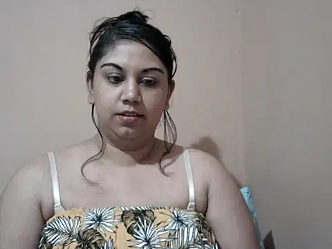 Snapshot of bellachow10 chatting on 07-17-26, 10:22 bellachow10 online show from 07-17-26, 10:22