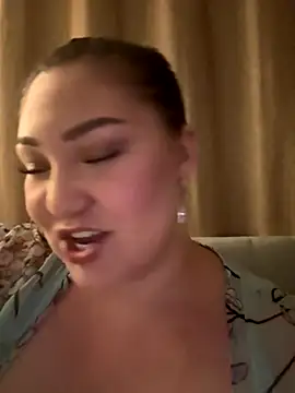 Snapshot of RosieDixx chatting on 10-08-25, 03:37 RosieDixx online show from 10-08-25, 03:37