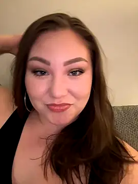 Snapshot of RosieDixx chatting on 11-25-25, 05:18 RosieDixx online show from 11-25-25, 05:18