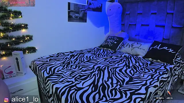 Snapshot of candy_alicee chatting on 12-27-24, 10:55 candy alicee online show from 12-27-24, 10:55