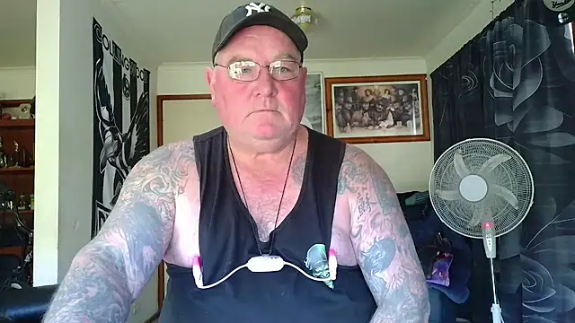 Snapshot of HOTANAL chatting on 06-25-26, 02:33 HOTANAL online show from 06-25-26, 02:33