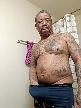 Snapshot of yellowwetfox chatting on 02-15-26, 04:14 yellowwetfox online show from 02-15-26, 04:14