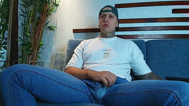 Snapshot of Joeysexx2 chatting on 11-10-25, 03:27 Joeysexx2 online show from 11-10-25, 03:27