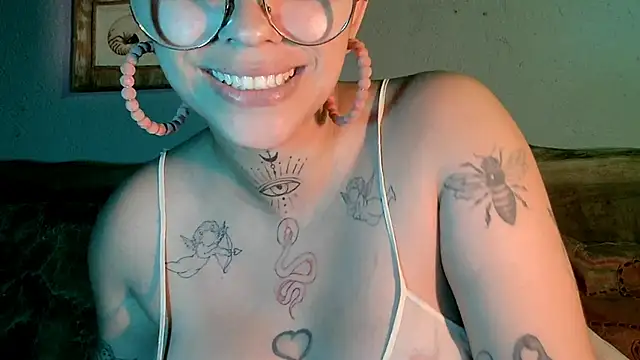 Snapshot of Lilmuh_ chatting on 02-25-25, 11:22 Lilmuh online show from 02-25-25, 11:22