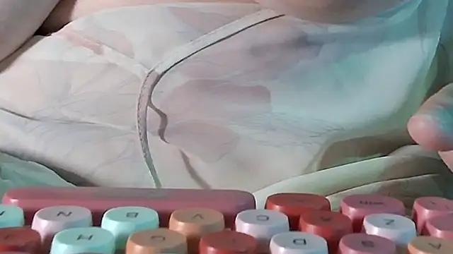 Snapshot of Lilmuh_ chatting on 03-15-25, 03:18 Lilmuh online show from 03-15-25, 03:18