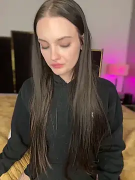 Snapshot of KarissaChantelle chatting on 12-23-24, 06:00 KarissaChantelle online show from 12-23-24, 06:00