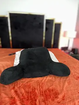 Snapshot of KarissaChantelle chatting on 01-01-25, 12:11 KarissaChantelle online show from 01-01-25, 12:11