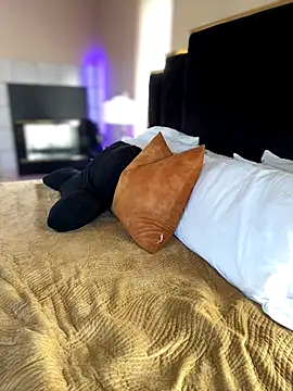 Snapshot of KarissaChantelle chatting on 09-29-25, 04:01 KarissaChantelle online show from 09-29-25, 04:01