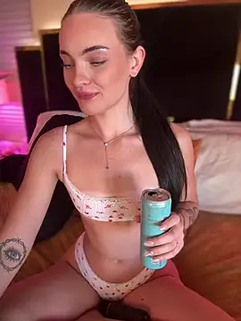 Snapshot of KarissaChantelle chatting on 06-19-26, 05:28 KarissaChantelle online show from 06-19-26, 05:28