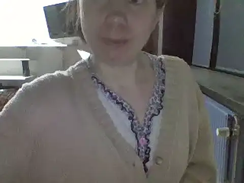 Snapshot of Moi_Lina chatting on 12-28-24, 12:04 Moi Lina online show from 12-28-24, 12:04