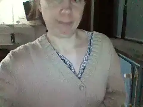 Snapshot of Moi_Lina chatting on 01-01-25, 05:44 Moi Lina online show from 01-01-25, 05:44