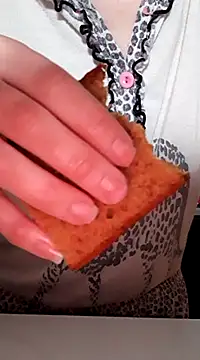 Snapshot of Moi_Lina chatting on 01-06-25, 01:52 Moi Lina online show from 01-06-25, 01:52