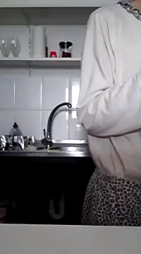 Snapshot of Moi_Lina chatting on 01-09-25, 01:45 Moi Lina online show from 01-09-25, 01:45