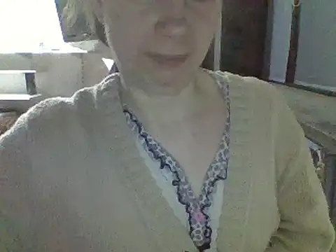 Snapshot of Moi_Lina chatting on 01-19-25, 11:00 Moi Lina online show from 01-19-25, 11:00