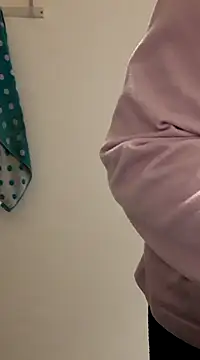 Snapshot of Moi_Lina chatting on 03-16-25, 02:33 Moi Lina online show from 03-16-25, 02:33