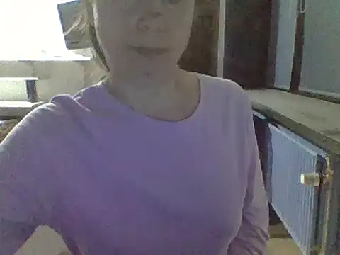 Snapshot of Moi_Lina chatting on 03-21-25, 01:02 Moi Lina online show from 03-21-25, 01:02