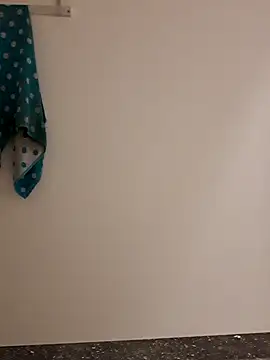 Snapshot of Moi_Lina chatting on 09-15-25, 11:43 Moi Lina online show from 09-15-25, 11:43