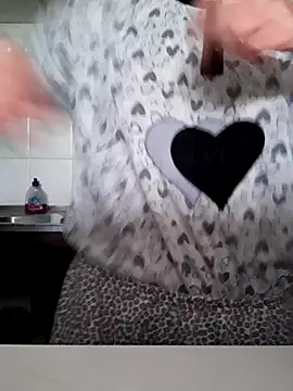 Snapshot of Moi_Lina chatting on 10-15-25, 11:10 Moi Lina online show from 10-15-25, 11:10