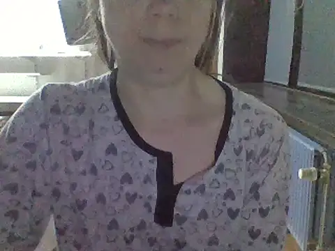 Snapshot of Moi_Lina chatting on 10-18-25, 08:20 Moi Lina online show from 10-18-25, 08:20