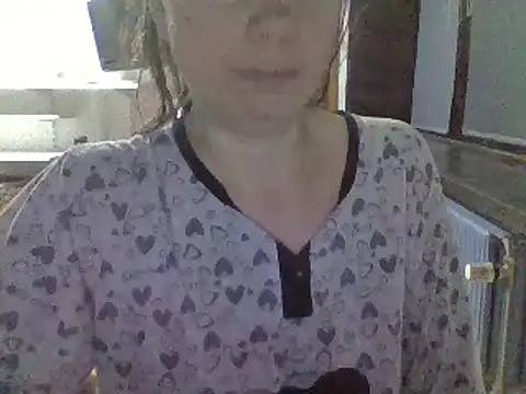 Snapshot of Moi_Lina chatting on 10-22-25, 10:42 Moi Lina online show from 10-22-25, 10:42