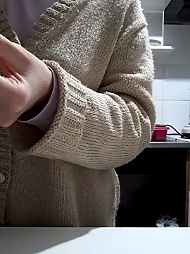 Snapshot of Moi_Lina chatting on 11-16-25, 01:17 Moi Lina online show from 11-16-25, 01:17