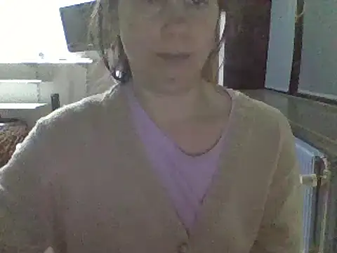 Snapshot of Moi_Lina chatting on 11-18-25, 01:00 Moi Lina online show from 11-18-25, 01:00